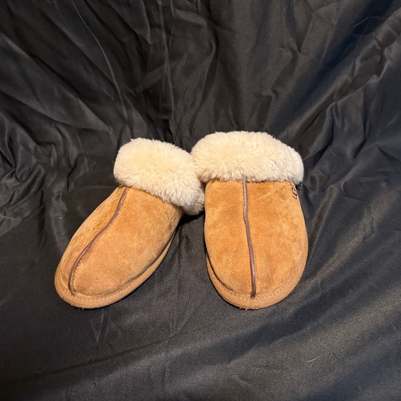 Ugg Slippers - Picture 1 of 10